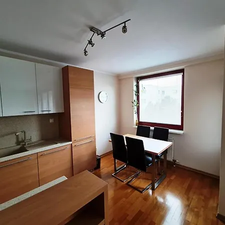 'active Life' - Hockey, Football And Basketball Stadium, Polus Shopping Center - Air Conditioned And Parking Possibility Apartment Bratislava