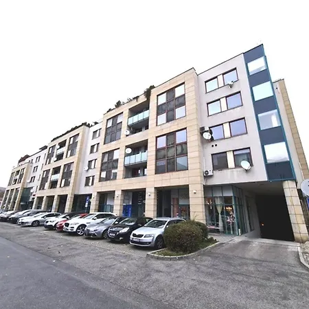'active Life' - Near To Hockey, Football And Basketball Stadium, Vivo Shopping Center - Air Conditioned Apartment
